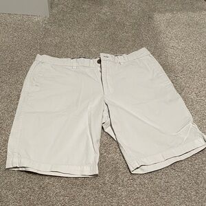Banana Republic Men's Cream Flat Front Shorts